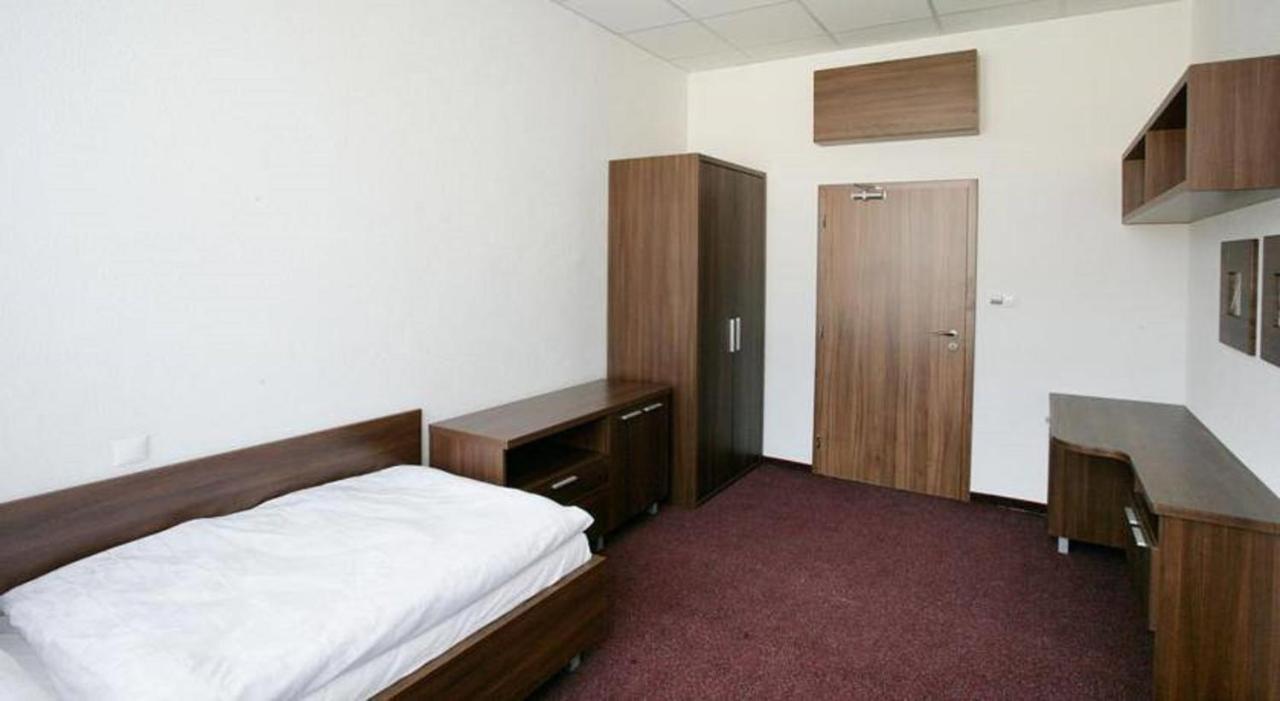 Hotel Branc, Garni Senica Exteriör bild